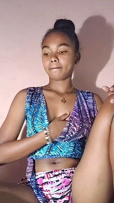 Isah2026 live cam on Cam4