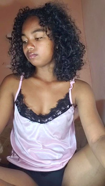Isah2026 live cam on Cam4