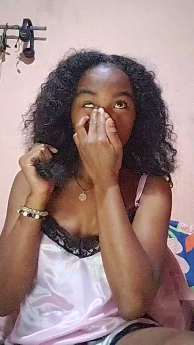 Isah2026 live cam on Cam4