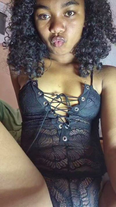 Isah2026 live cam on Cam4