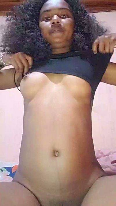 Isah2026 live cam on Cam4