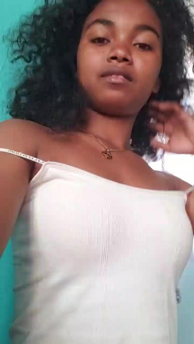 Isah2026 live cam on Cam4