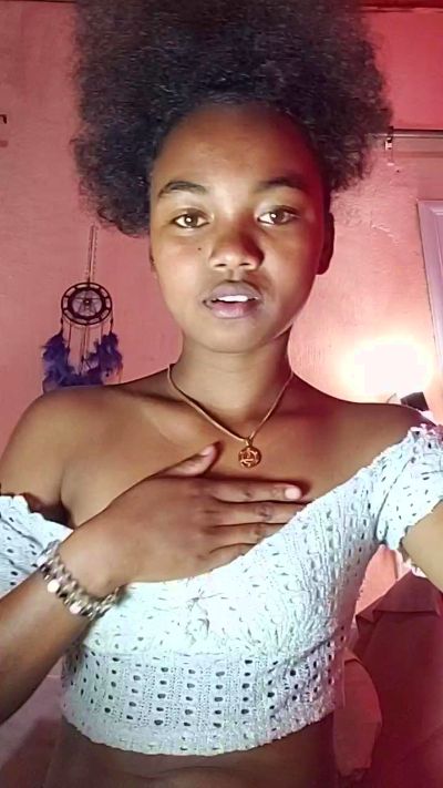 Isah2026 live cam on Cam4