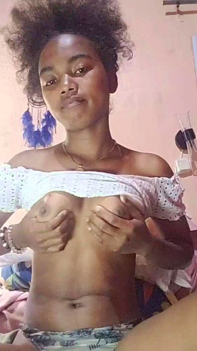 Isah2026 live cam on Cam4