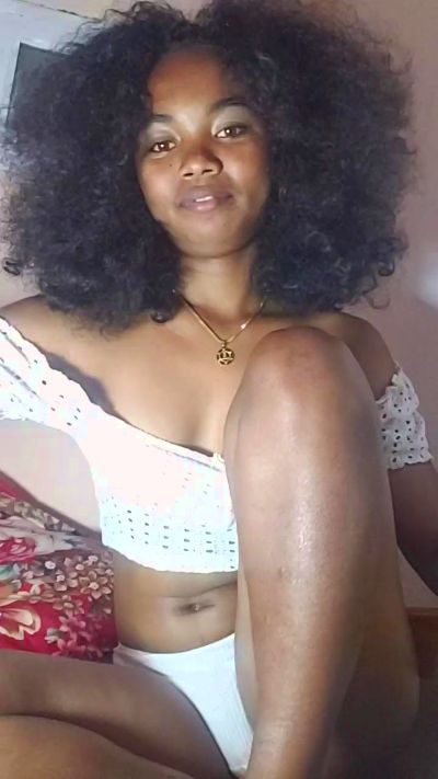 Isah2026 live cam on Cam4