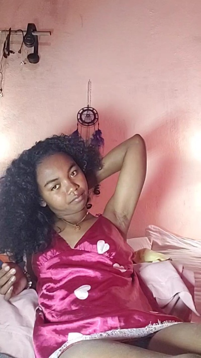 Isah2026 live cam on Cam4