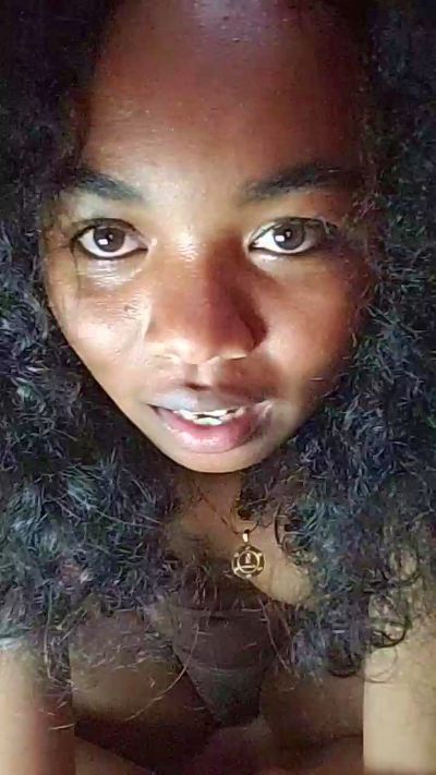 Isah2026 live cam on Cam4