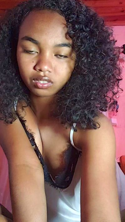 Isah2026 live cam on Cam4