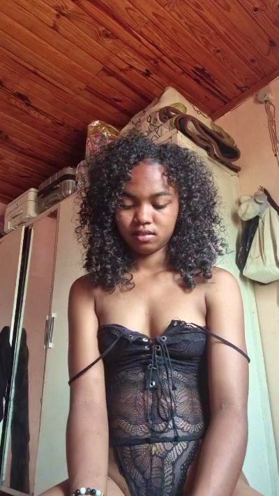 Isah2026 live cam on Cam4