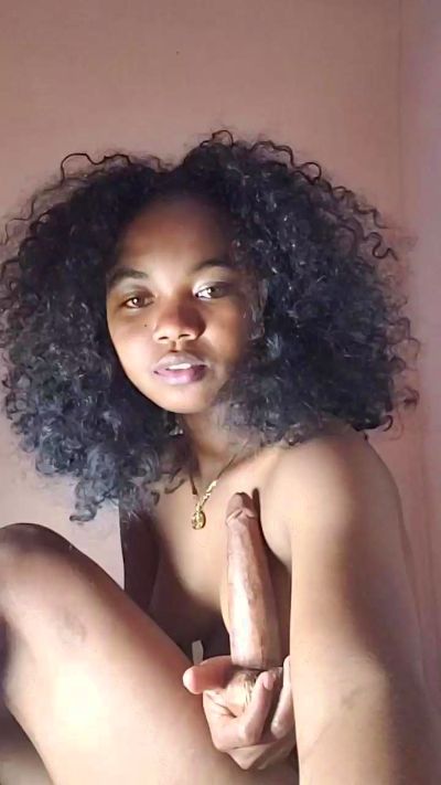 Isah2026 live cam on Cam4