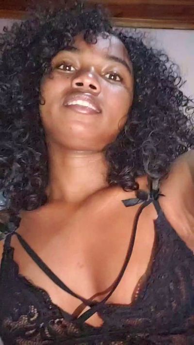 Isah2026 live cam on Cam4