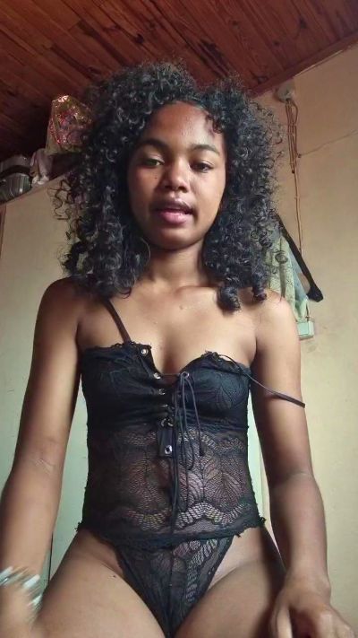 Isah2026 live cam on Cam4