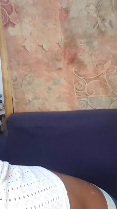 Isah2026 live cam on Cam4