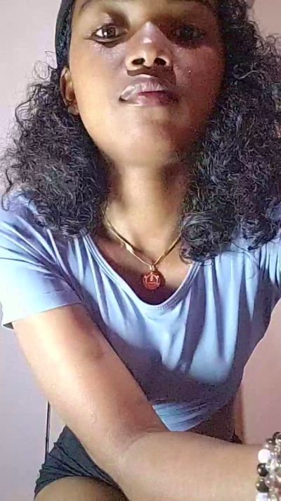 Isah2026 live cam on Cam4