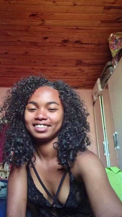 Isah2026 live cam on Cam4