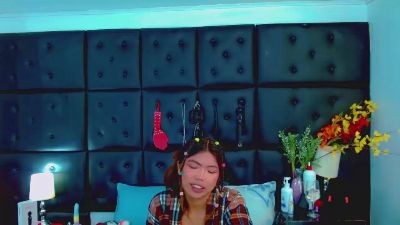 Isalombardi live cam on Cam4