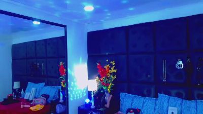 Isalombardi live cam on Cam4