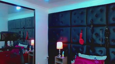 Isalombardi live cam on Cam4