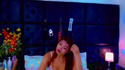 Isalombardi live cam on Cam4