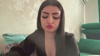 IselaYonan live cam on Cam4