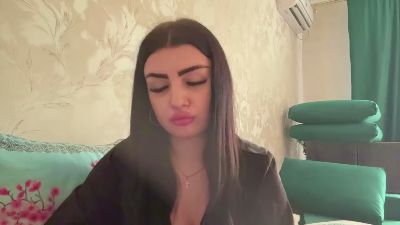IselaYonan live cam on Cam4