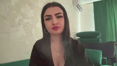 IselaYonan live cam on Cam4