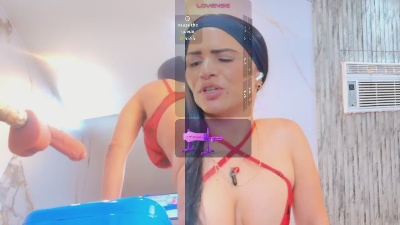 Isis_car0lina live cam on Cam4