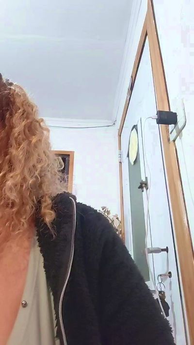 Isismilf live cam on Cam4