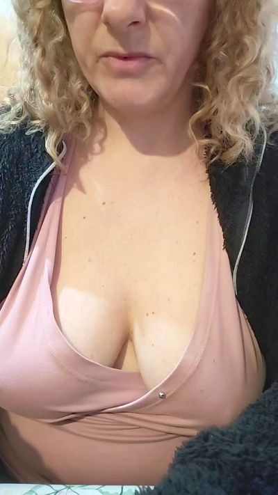 Isismilf live cam on Cam4