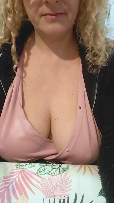 Isismilf live cam on Cam4