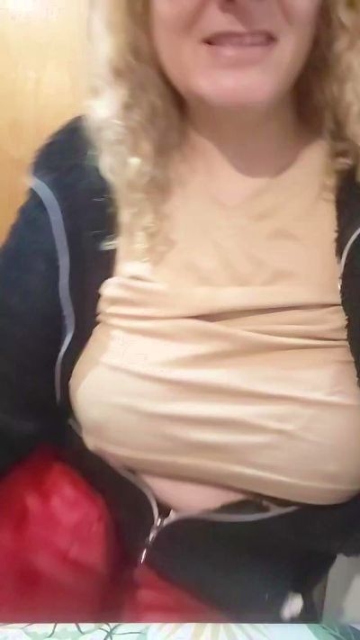 Isismilf live cam on Cam4