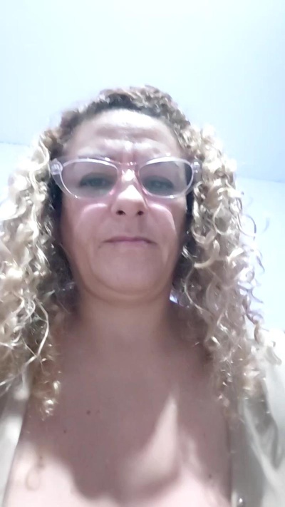Isismilf live cam on Cam4
