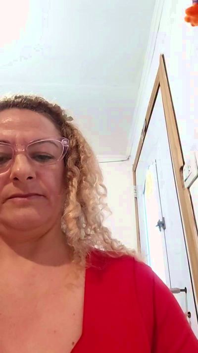 Isismilf live cam on Cam4