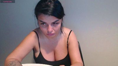 Issabella18 live cam on Cam4