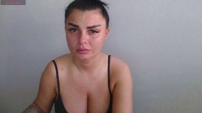 Issabella18 live cam on Cam4