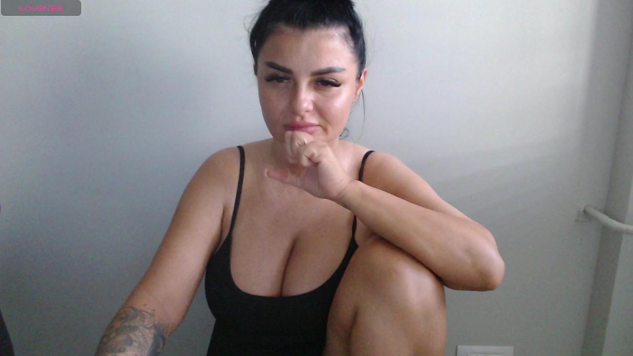 Issabella18 live cam on Cam4