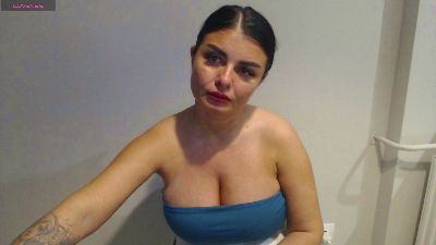 Issabella18 live cam on Cam4