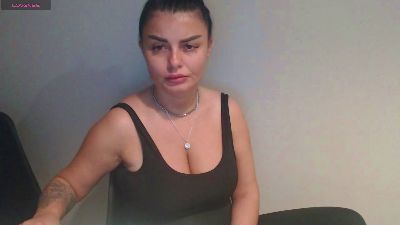 Issabella18 live cam on Cam4