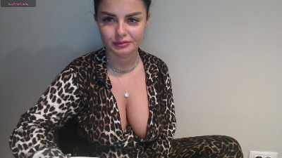Issabella18 live cam on Cam4