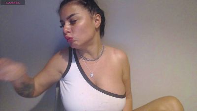 Issabella18 live cam on Cam4