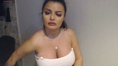 Issabella18 live cam on Cam4