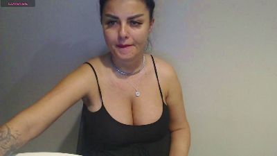 Issabella18 live cam on Cam4