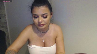 Issabella18 live cam on Cam4