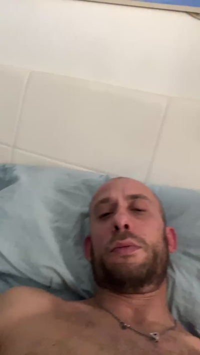 ItaDickyToy live cam on Cam4