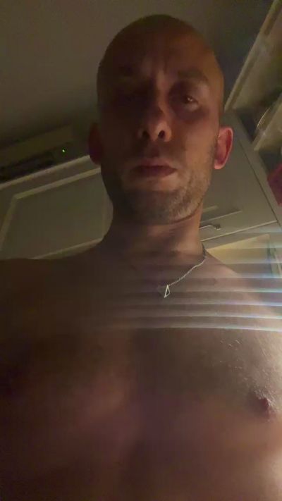 ItaDickyToy live cam on Cam4