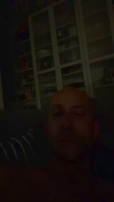 ItaDickyToy live cam on Cam4