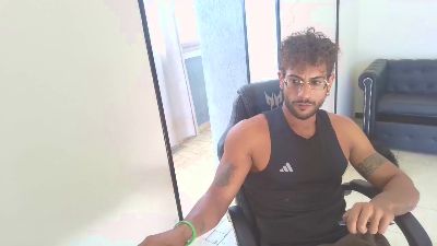Italiamuscle95 live cam on Cam4