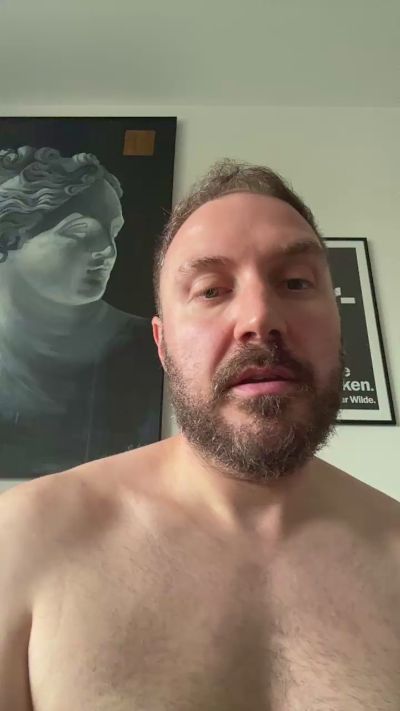 ItalianBear88 live cam on Cam4