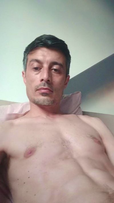 ItalianinLondon live cam on Cam4
