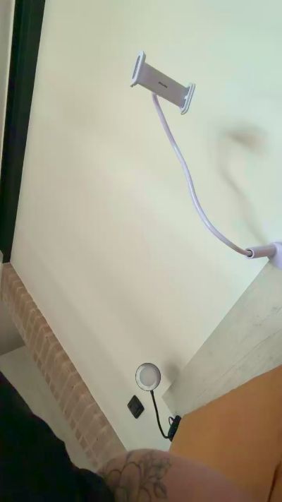 ItsNaomi live cam on Cam4